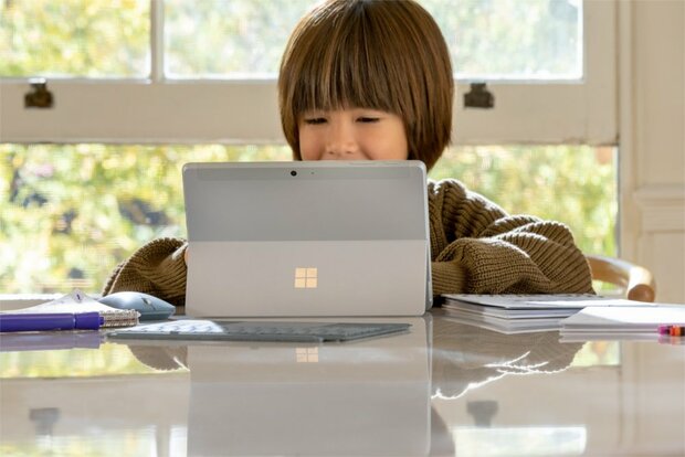 Microsoft Surface Go 2 | 10.5" Touch (1920x1280) | Intel Pentium Gold 4425Y | 4GB RAM | 64GB eMMC | Windows 10 Professional | Zilver | OPEN BOX