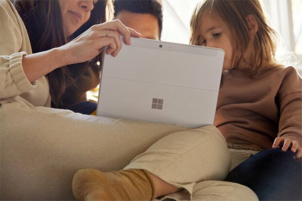 Microsoft Surface Go 2 | 10.5" Touch (1920x1280) | Intel Pentium Gold 4425Y | 4GB RAM | 64GB eMMC | Windows 10 Professional | Zilver | OPEN BOX